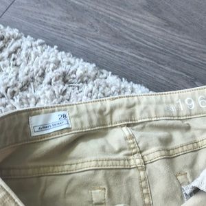 Gap women’s 1969 skinny zip ankles. Coffee colored